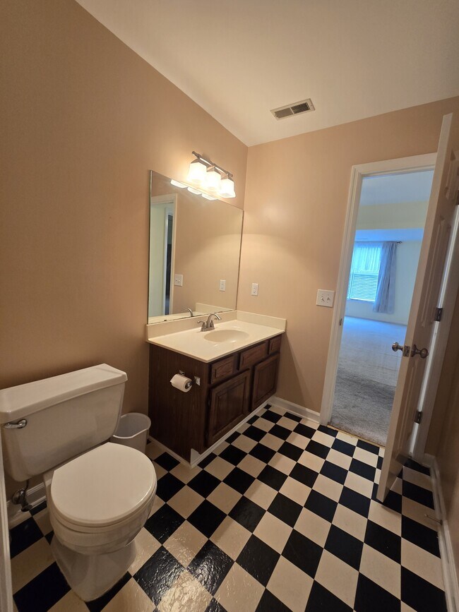 Building Photo - 232 Pebble Glen Dr