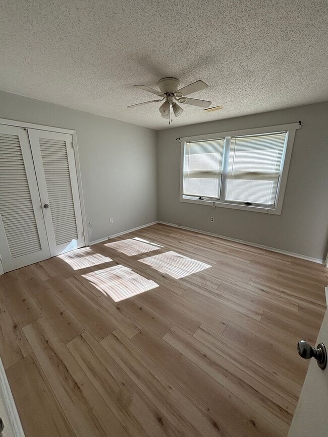 Building Photo - Freshly Updated 3 Bedroom Home