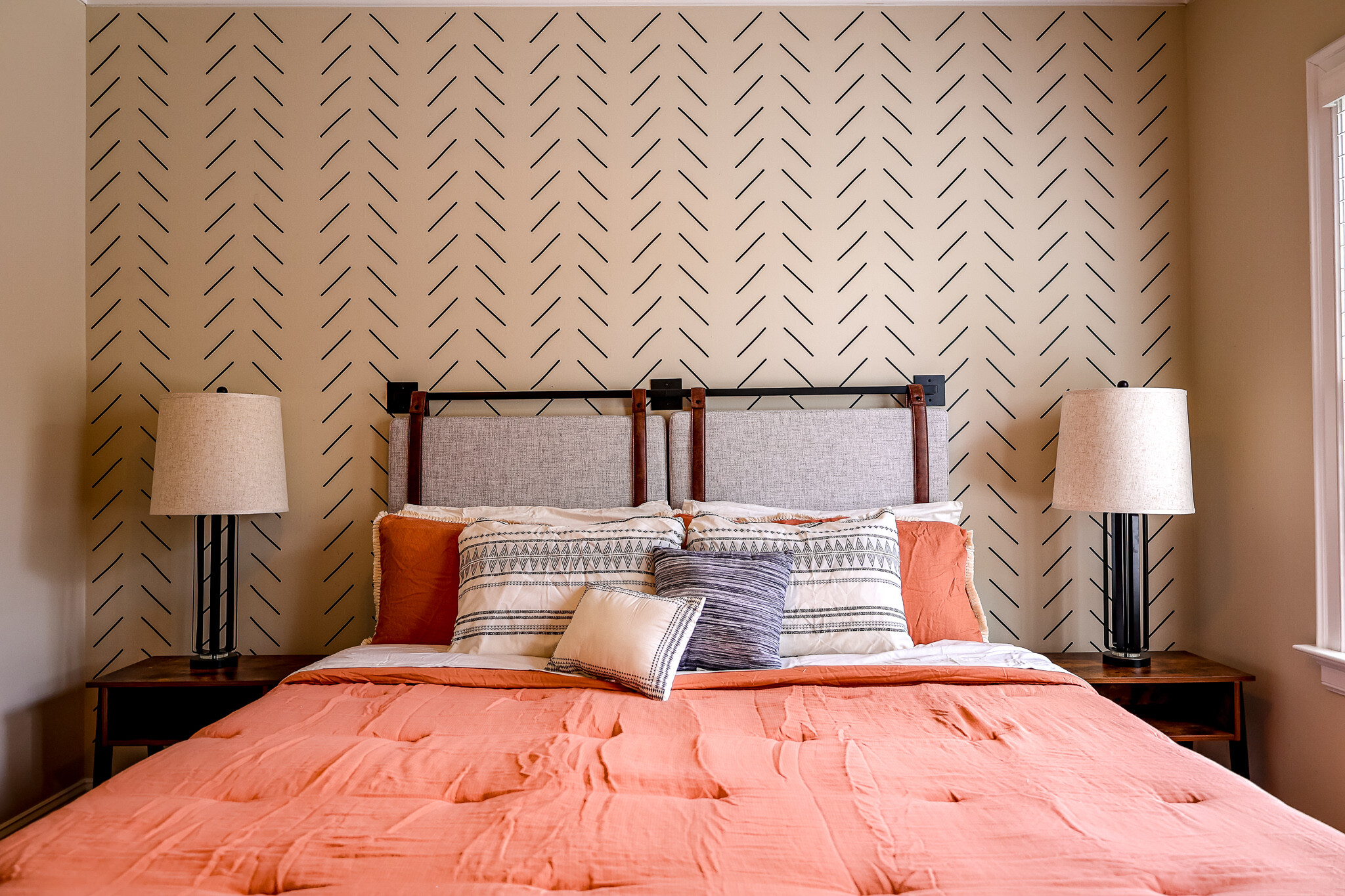 Building Photo - Room in House on ACC Blvd