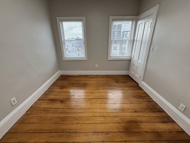 Building Photo - 602 Dorchester Ave