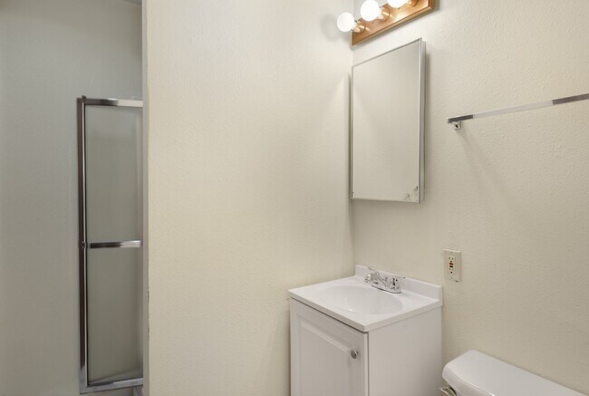Building Photo - 4bd/2.5ba Kirkland Home