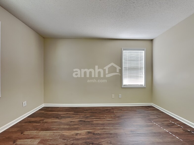 Building Photo - 3321 Dairy Point Dr