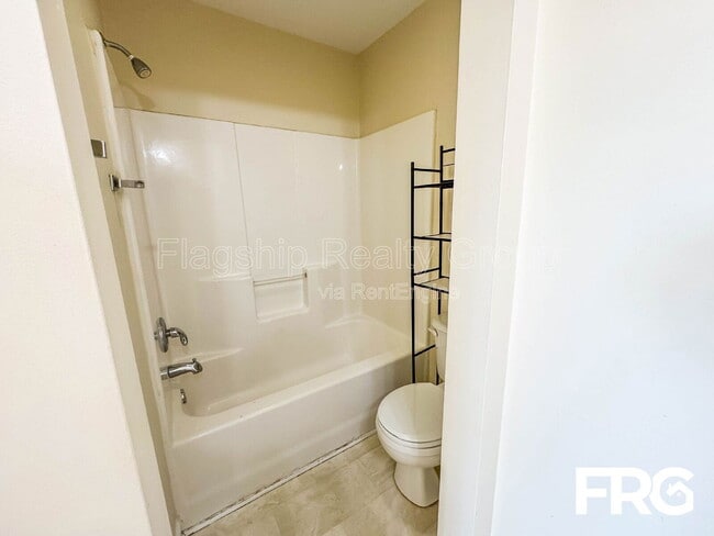 Building Photo - 5160 Deveron St