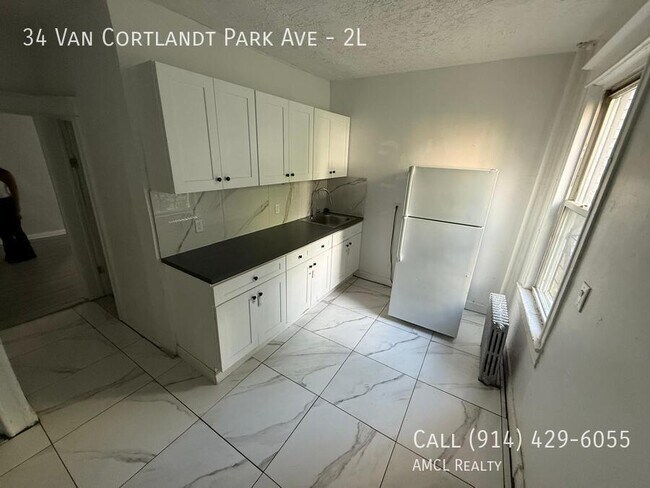 Building Photo - 34 Van Cortlandt Park Ave