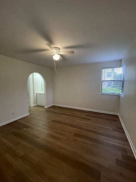 Building Photo - 5661 Riverside Dr