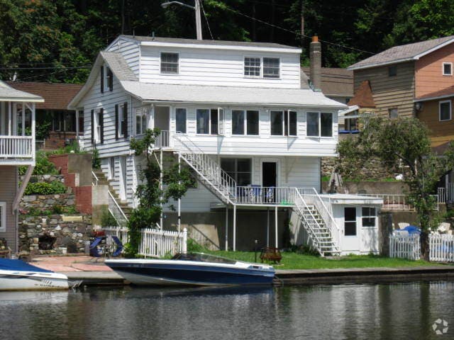 Building Photo - 656 Jersey Ave