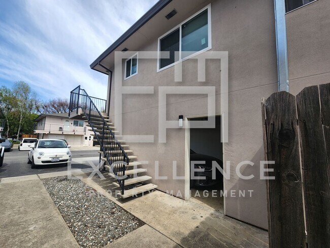 Primary Photo - Fully Updated 2/1 Condo Upstairs - Pool, P...