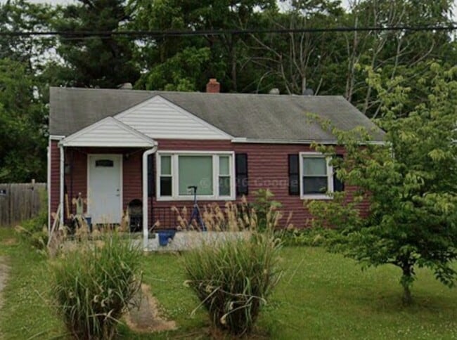 Building Photo - 4926 Hubert Rd NW
