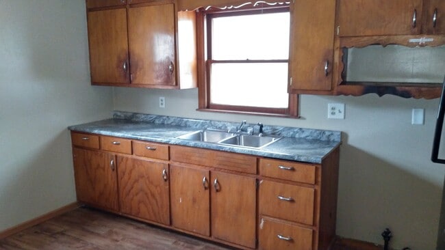 Building Photo - 725 N H St