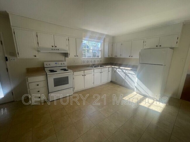 Building Photo - 105 Nut Grove Dr