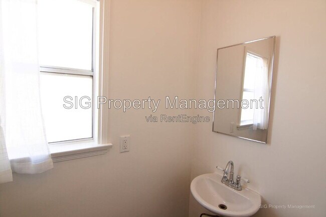 Building Photo - 4373 Sunset Dr
