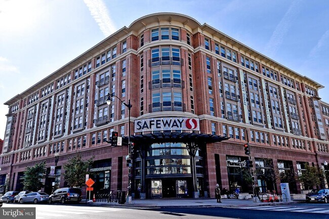 Building Photo - 625 Park Rd NW