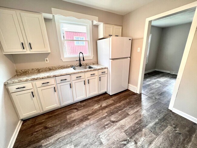 Building Photo - Aliquippa - Stunning 3 Bedroom 1 Bathroom Home