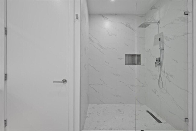 Building Photo - 220 Lake Shore Dr