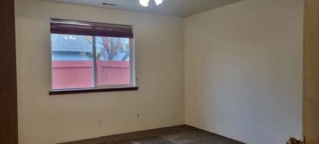 Building Photo - 2210 SW Bridge St