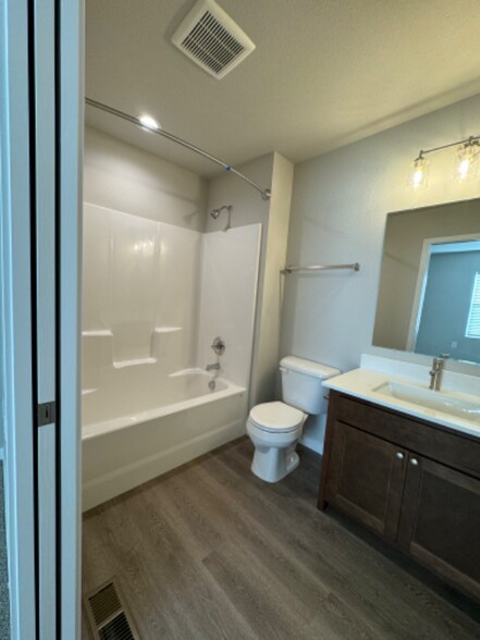 Building Photo - 1940 Good Hearted Pl