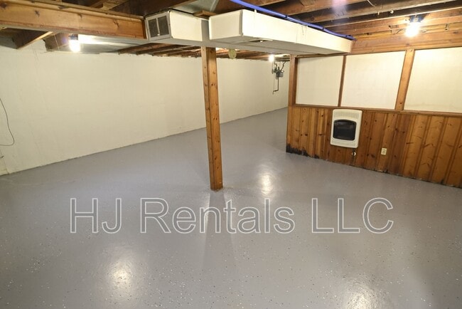 Building Photo - 9650 Cutler Dr