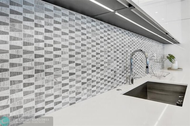 Building Photo - 701 N Fort Lauderdale Beach Blvd