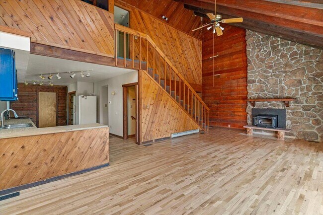 Building Photo - 6200 Pine Hollow Dr