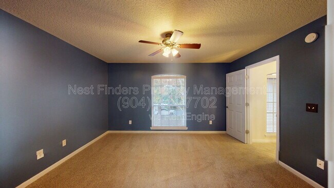 Building Photo - 281 Village Green Ave