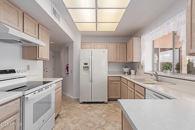 Building Photo - 14638 W Antelope Dr