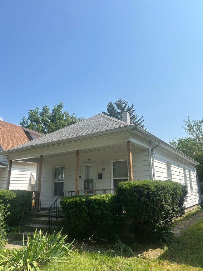 Primary Photo - Comfortable Single-Family Home for Rent