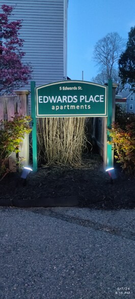 Building Photo - 5 Edwards St