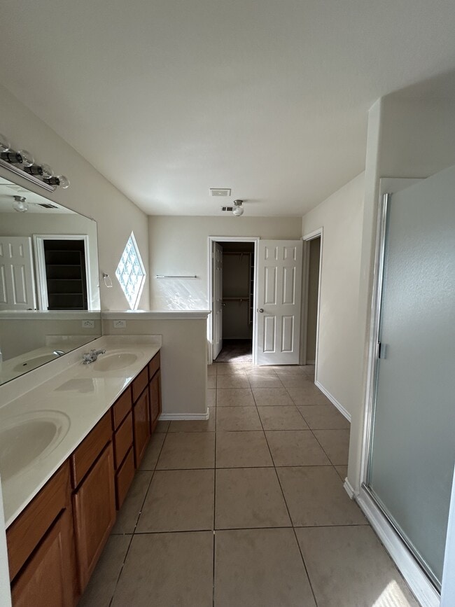 Building Photo - 5304 Willamette Ln