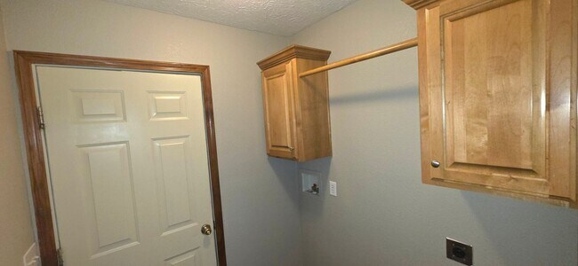 Building Photo - 503 S Birchwood St