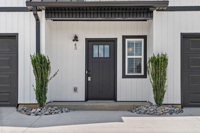 Building Photo - Sango Drive 3 Bedroom Condo For Rent!