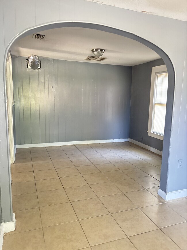 Building Photo - 444 Duray St