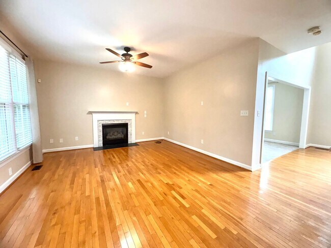 Building Photo - Spacious 4BR 2.5BA Home in Adams Farm with...
