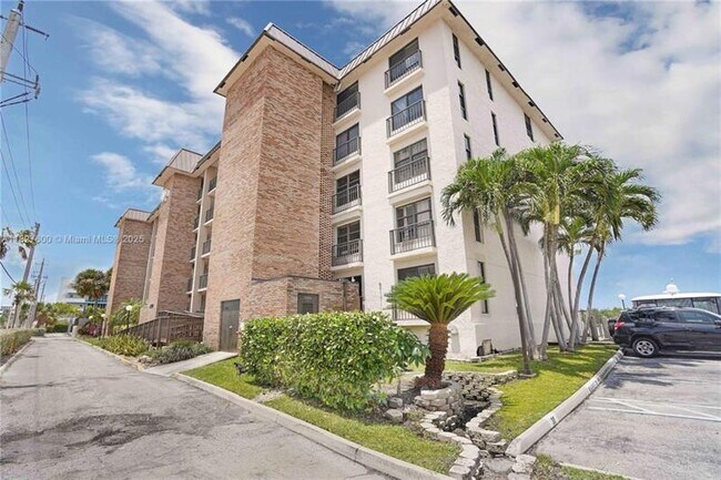 Building Photo - 3200 N Ocean Dr