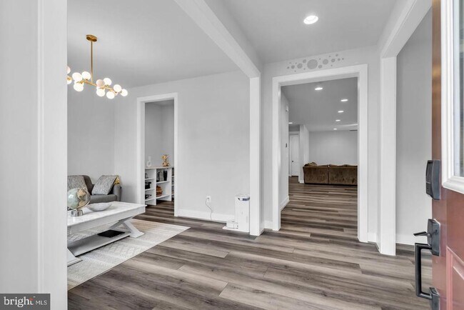 Building Photo - 41919 Spring Air Dr