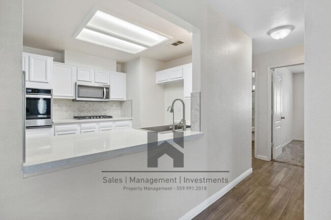 Building Photo - 2651 Elsinore St