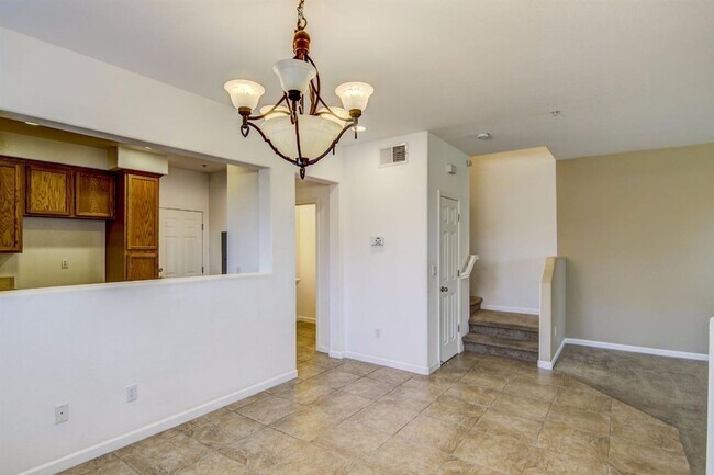 Building Photo - Beautiful 4 Bedroom, 2.5 Bath Condo for Rent in Elk Grove