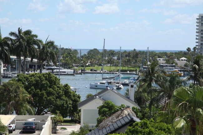 Building Photo - 340 Sunset Dr