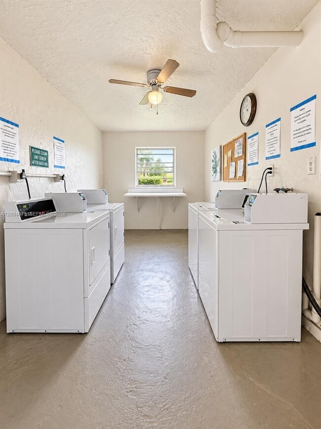 Building Photo - 9440 Poinciana Pl
