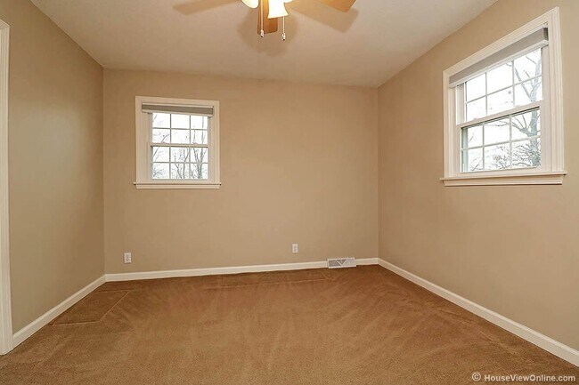 Building Photo - 2031 Allen Dr