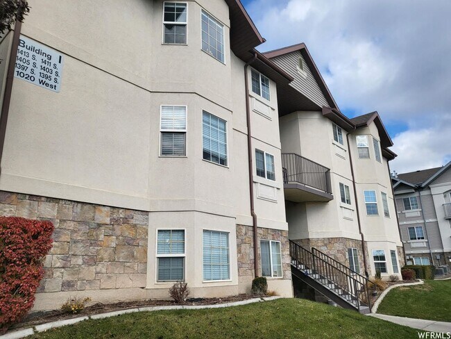 Building Photo - This is a beautiful 3 bed 2 bath home in the highly sought after CHAMBERY HOA community.