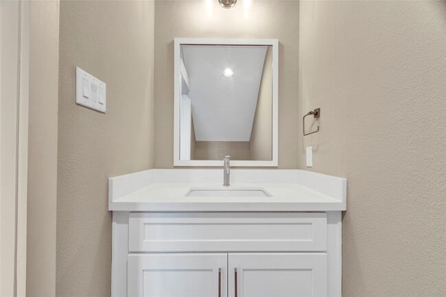 Building Photo - 28 Cmdr. Runco Ln