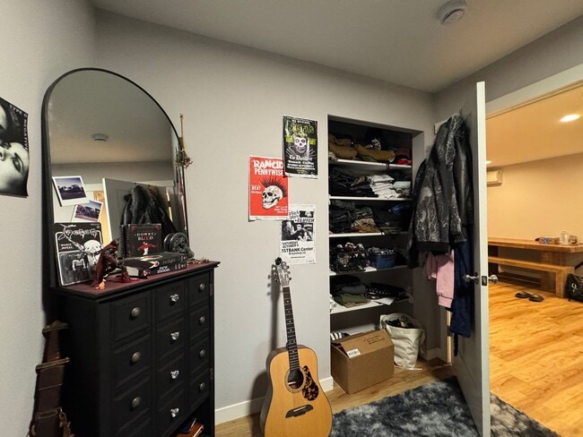 Building Photo - 6 Bed 5 Bath House Newer Updated Near Happy Valley, Fairhaven, WWU