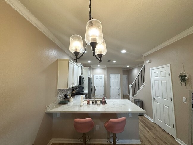 Building Photo - Updated Townhome in Gated Magnolia Park!