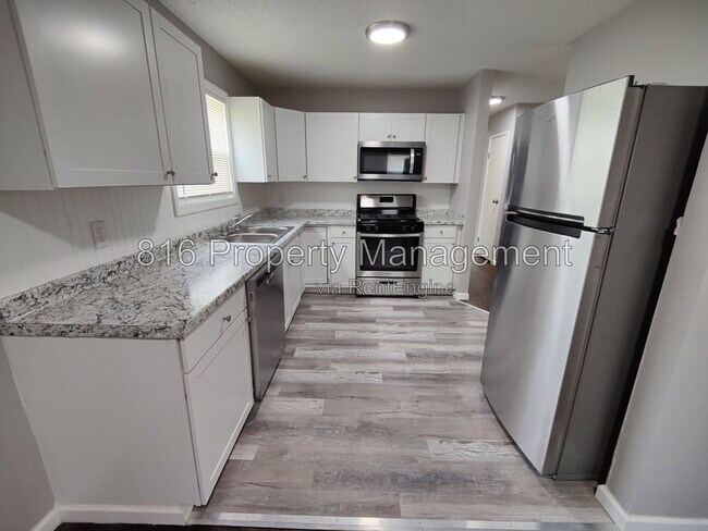 Building Photo - 7941 NE San Rafael Dr