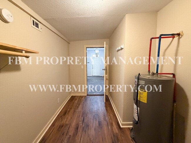 Building Photo - 741 W Park Ave