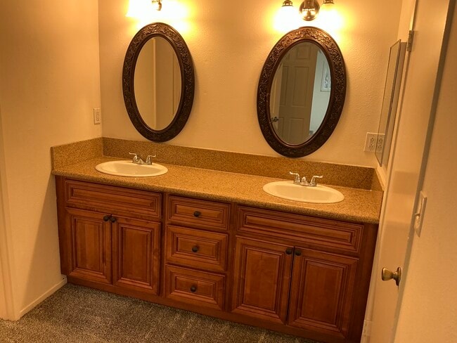 Master sinks - 22353 Welby Way