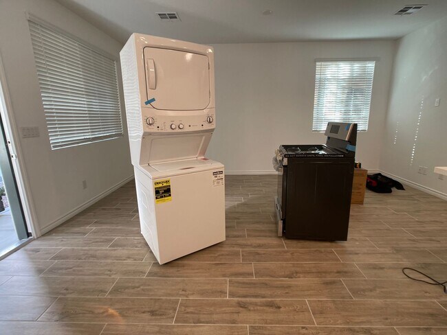 Building Photo - LOVELY TOWNHOUSE FOR RENT - GATED 3 BED 3 ...