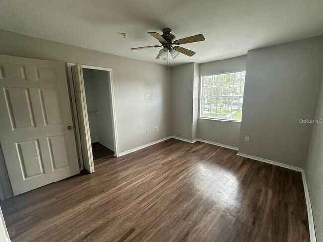 Building Photo - 13929 Fairway Island Dr