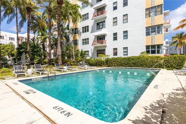Building Photo - 2421 Lake Pancoast Dr