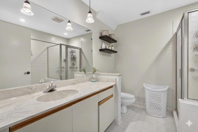 Building Photo - 500 Crosswinds Dr